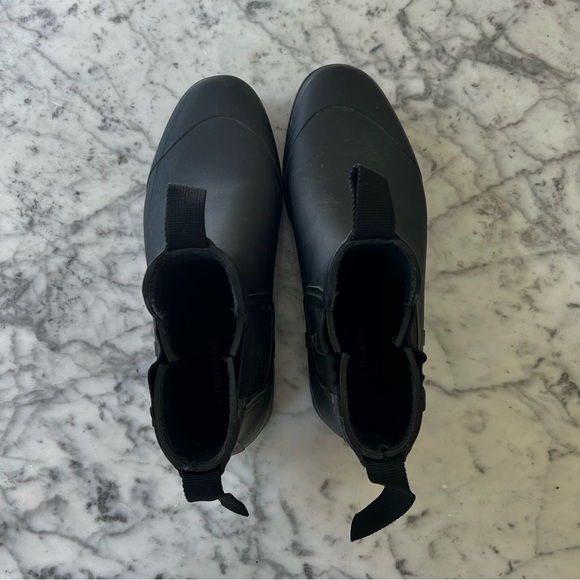 Everlane Chelsea Rain Boots in black | size 8 - Picture 5 of 8